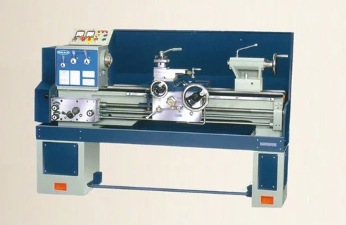 Geared Head Medium Duty Lathe Machine